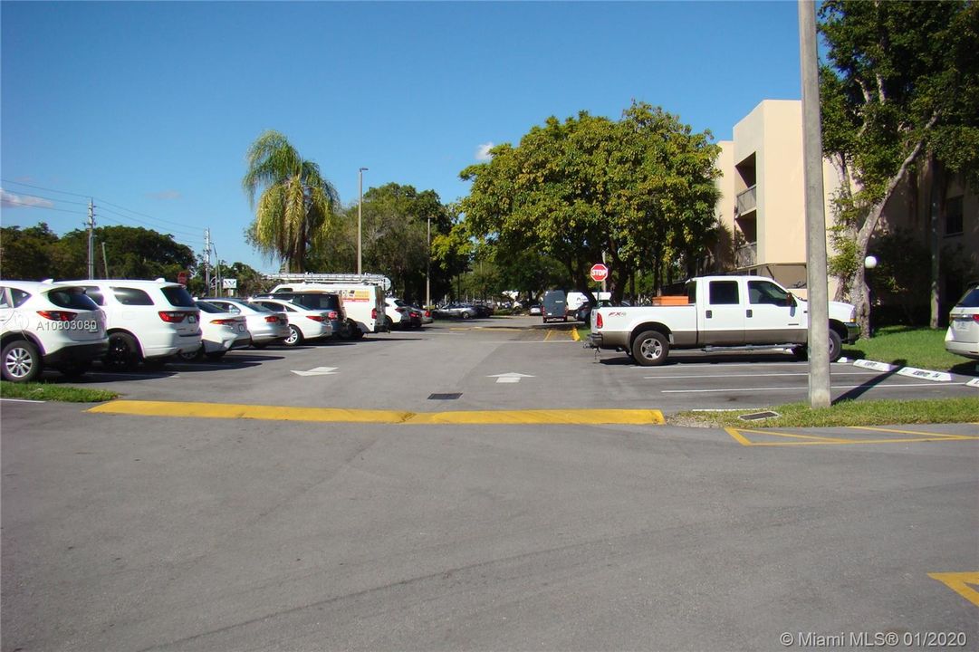 Recently Sold: $139,000 (1 beds, 1 baths, 727 Square Feet)