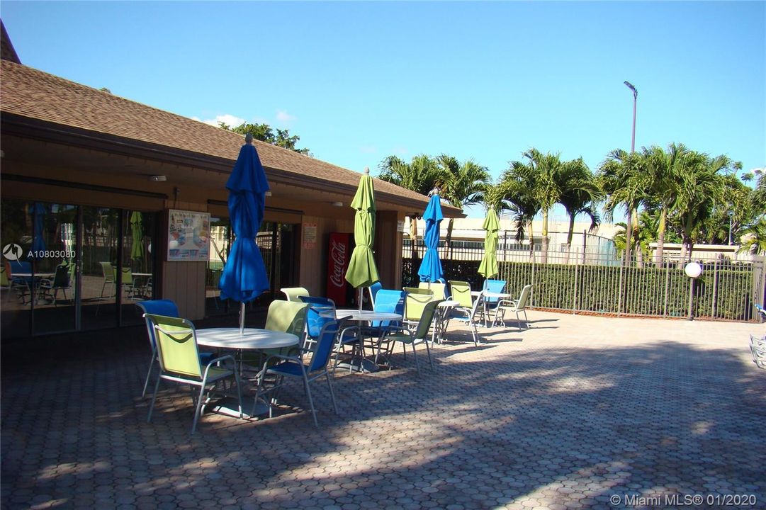 Recently Sold: $139,000 (1 beds, 1 baths, 727 Square Feet)