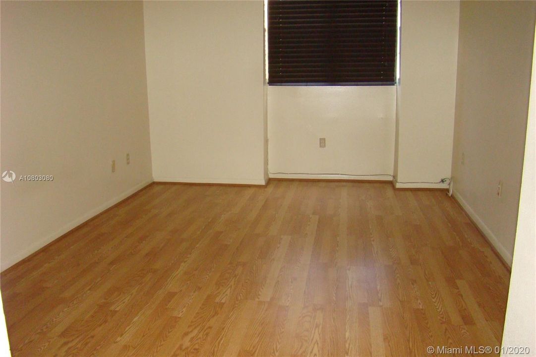 Recently Sold: $139,000 (1 beds, 1 baths, 727 Square Feet)