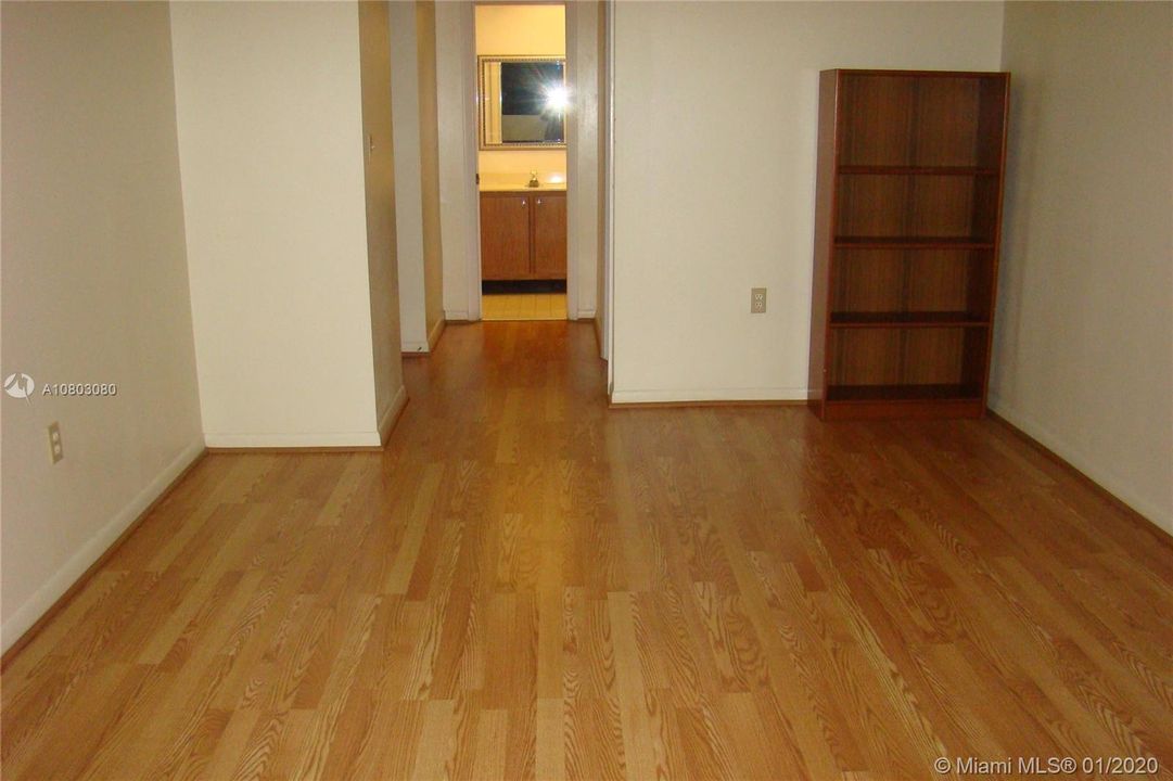 Recently Sold: $139,000 (1 beds, 1 baths, 727 Square Feet)