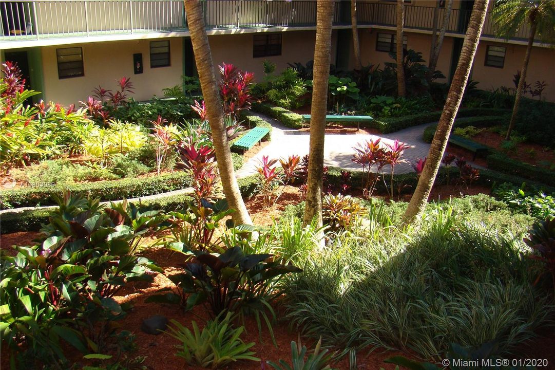 Recently Sold: $139,000 (1 beds, 1 baths, 727 Square Feet)