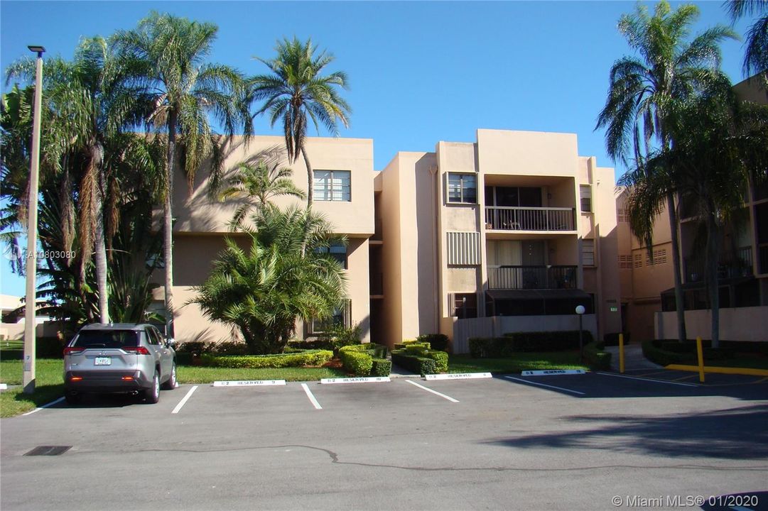 Recently Sold: $139,000 (1 beds, 1 baths, 727 Square Feet)