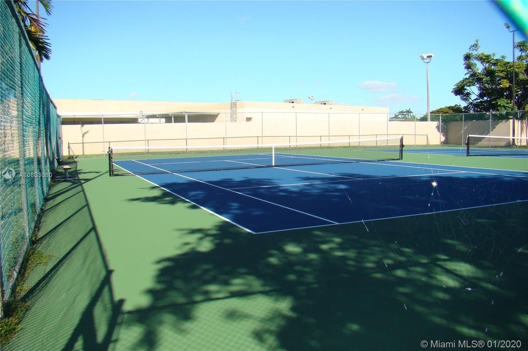 Recently Sold: $139,000 (1 beds, 1 baths, 727 Square Feet)