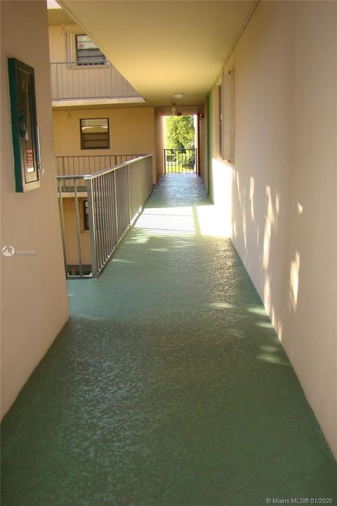 Recently Sold: $139,000 (1 beds, 1 baths, 727 Square Feet)