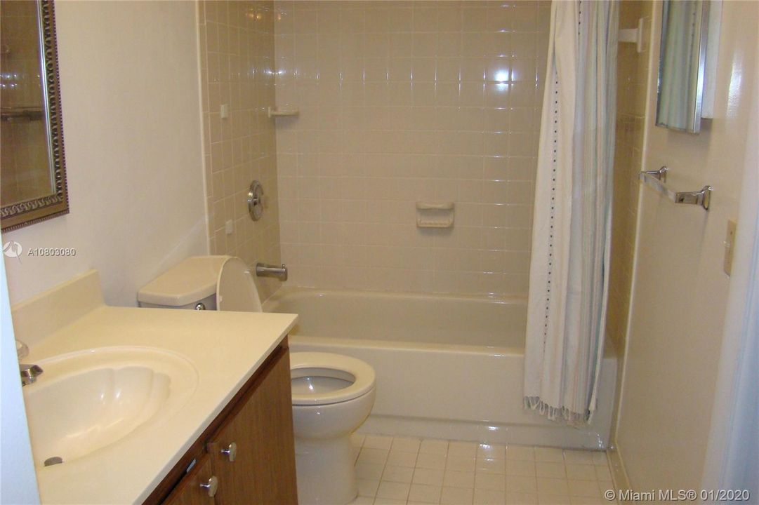 Recently Sold: $139,000 (1 beds, 1 baths, 727 Square Feet)