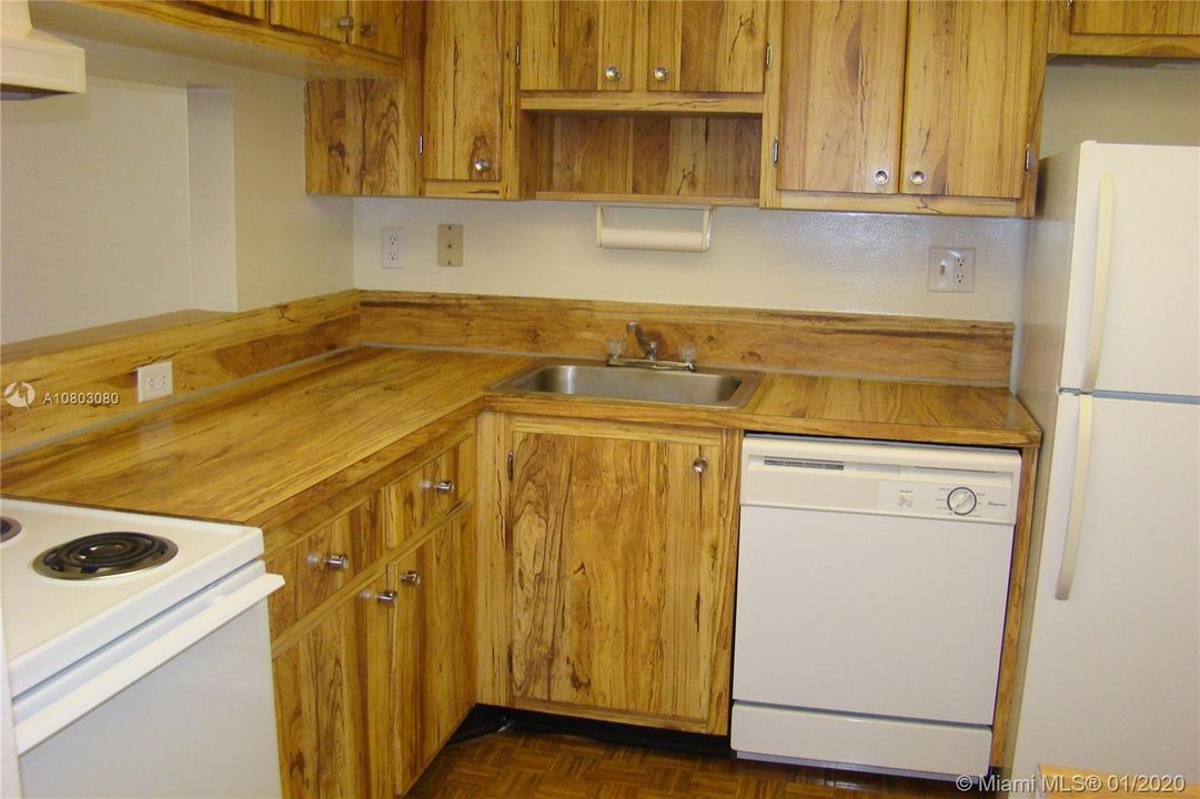 Recently Sold: $139,000 (1 beds, 1 baths, 727 Square Feet)