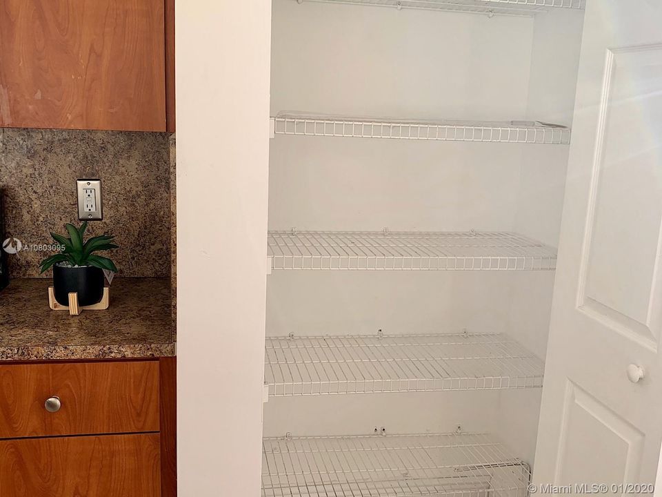 Recientemente alquilado: $2,000 (3 camas, 3 baños, 1382 Pies cuadrados)