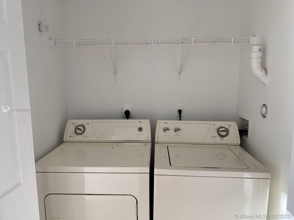 Recientemente alquilado: $2,000 (3 camas, 3 baños, 1382 Pies cuadrados)
