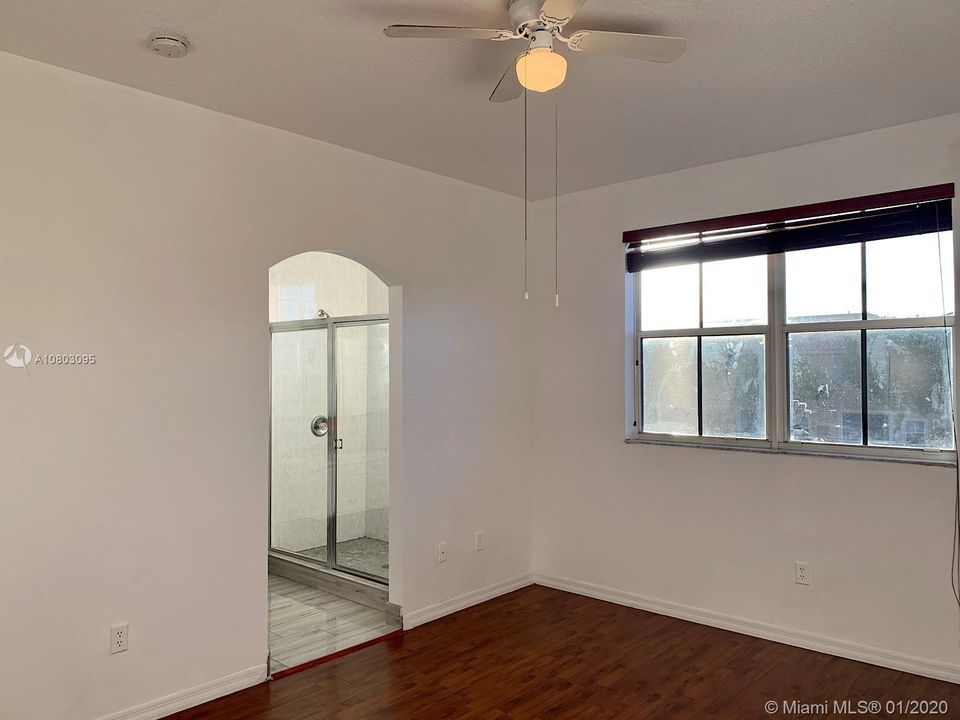 Recientemente alquilado: $2,000 (3 camas, 3 baños, 1382 Pies cuadrados)