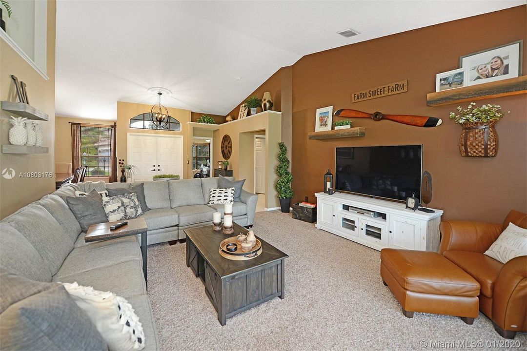 Recently Sold: $465,000 (4 beds, 2 baths, 2528 Square Feet)