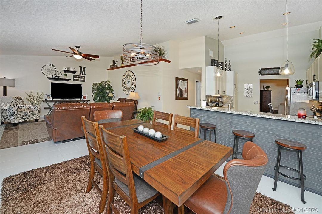 Recently Sold: $465,000 (4 beds, 2 baths, 2528 Square Feet)