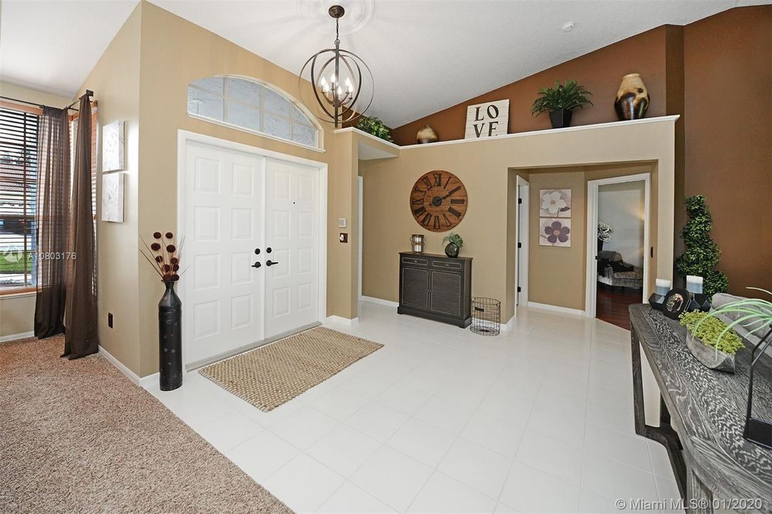 Recently Sold: $465,000 (4 beds, 2 baths, 2528 Square Feet)