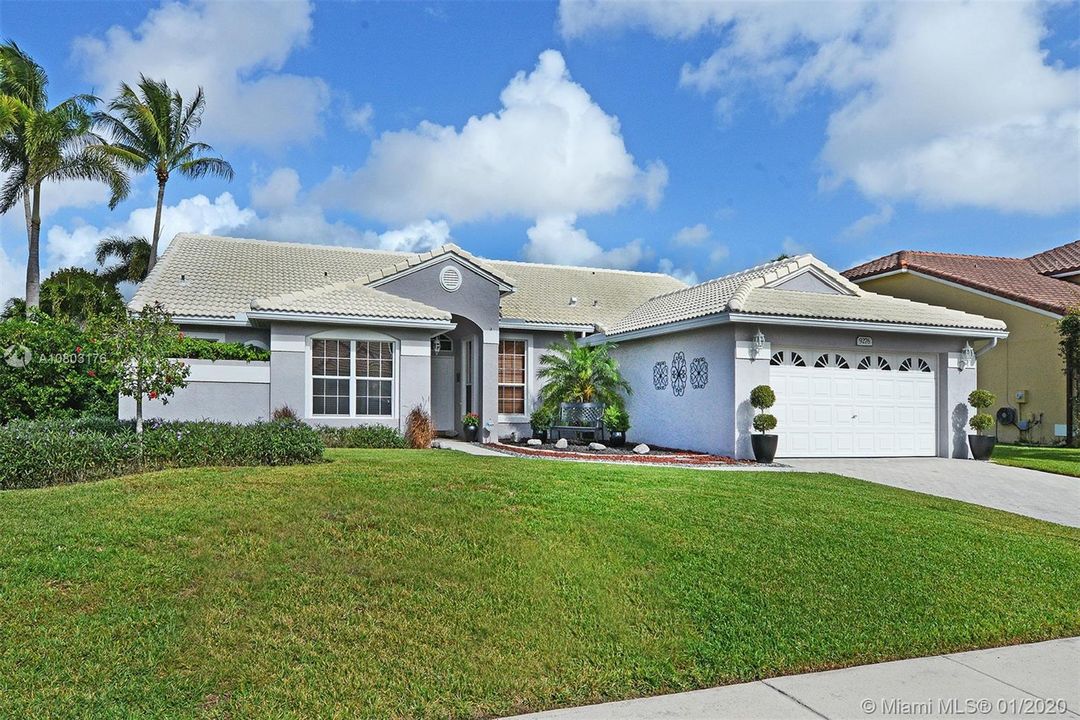Recently Sold: $465,000 (4 beds, 2 baths, 2528 Square Feet)