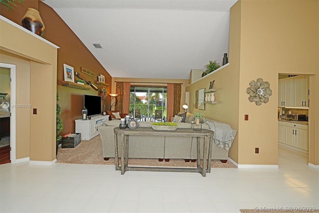 Recently Sold: $465,000 (4 beds, 2 baths, 2528 Square Feet)