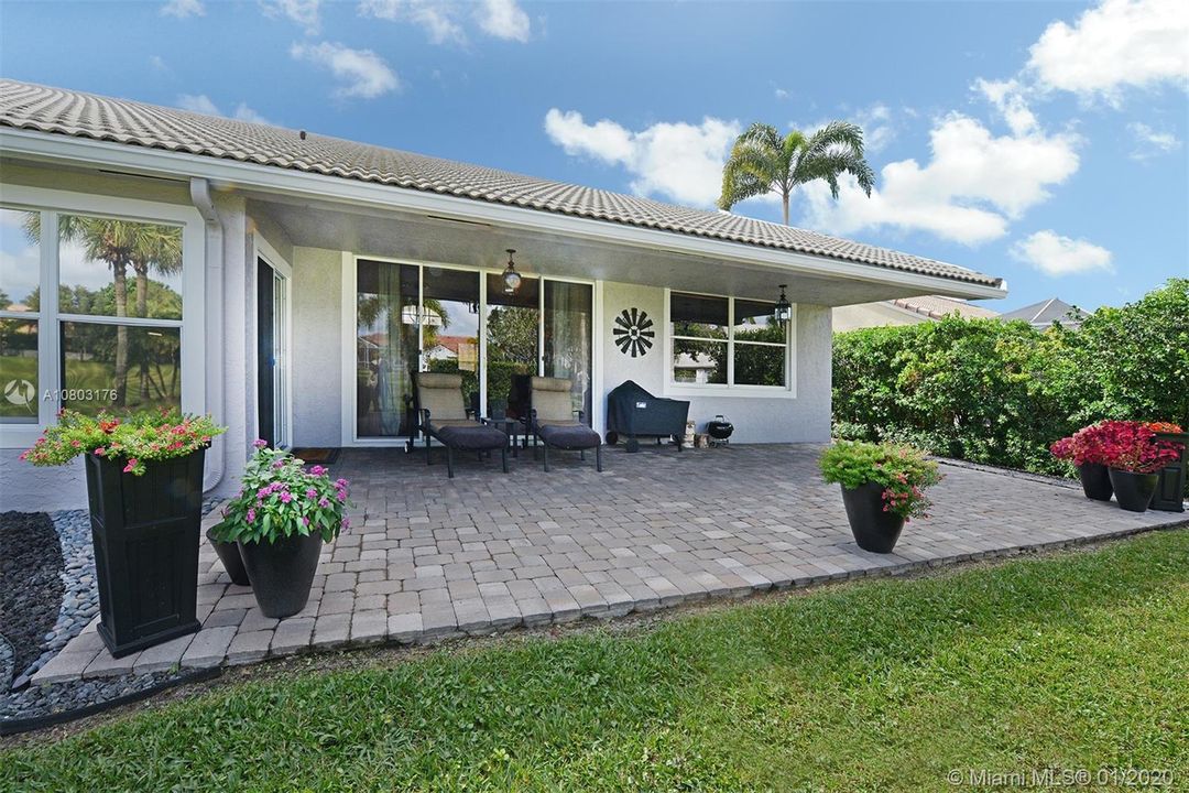 Recently Sold: $465,000 (4 beds, 2 baths, 2528 Square Feet)