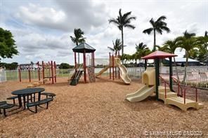 Recently Sold: $465,000 (4 beds, 2 baths, 2528 Square Feet)