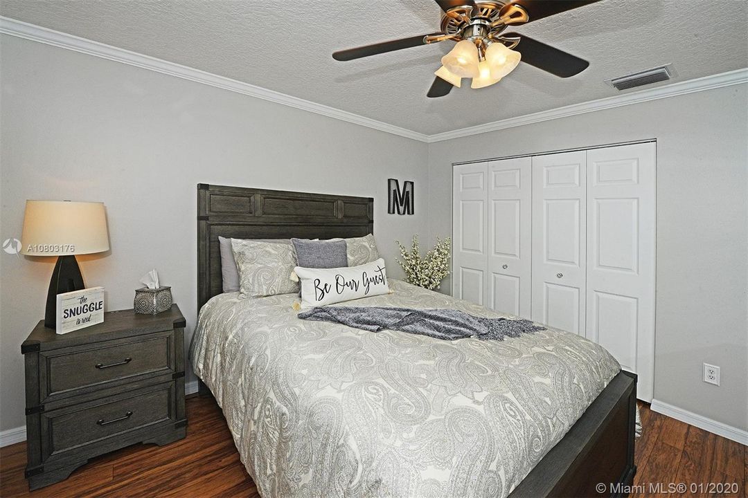 Recently Sold: $465,000 (4 beds, 2 baths, 2528 Square Feet)