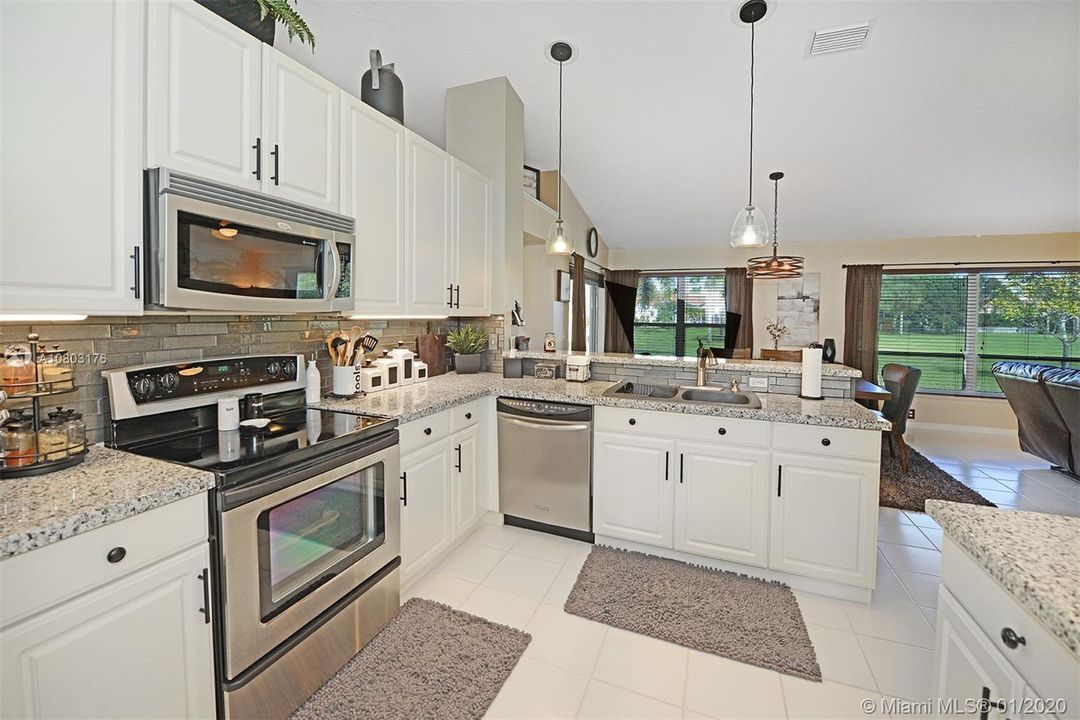Recently Sold: $465,000 (4 beds, 2 baths, 2528 Square Feet)