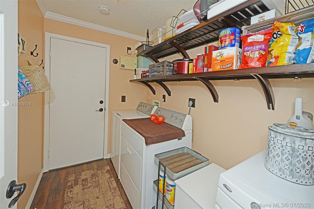Recently Sold: $465,000 (4 beds, 2 baths, 2528 Square Feet)