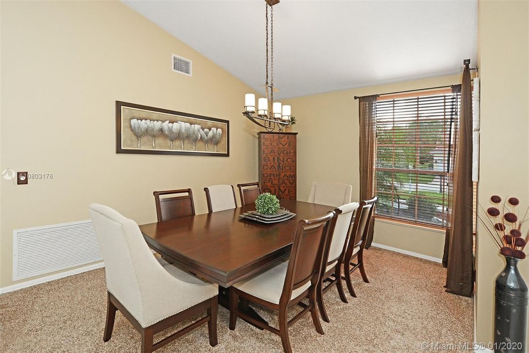 Recently Sold: $465,000 (4 beds, 2 baths, 2528 Square Feet)