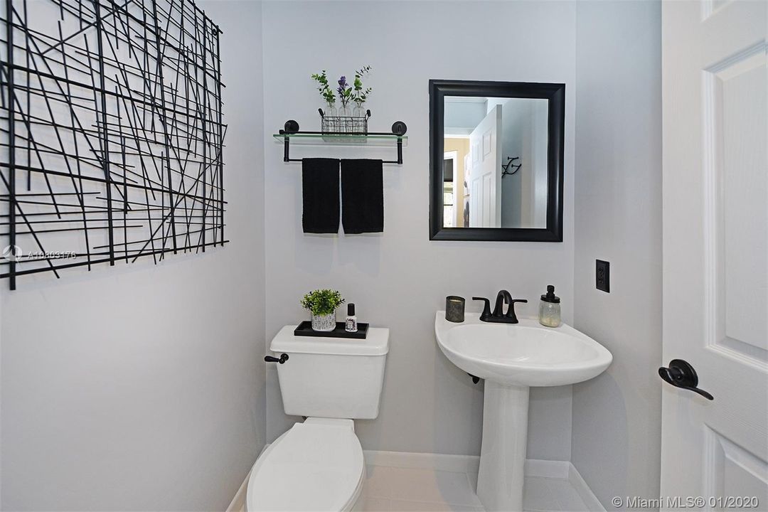 Recently Sold: $465,000 (4 beds, 2 baths, 2528 Square Feet)