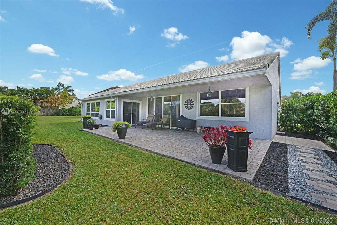 Recently Sold: $465,000 (4 beds, 2 baths, 2528 Square Feet)