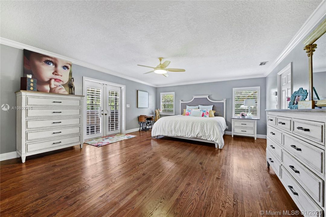 Recently Sold: $949,000 (5 beds, 4 baths, 4552 Square Feet)