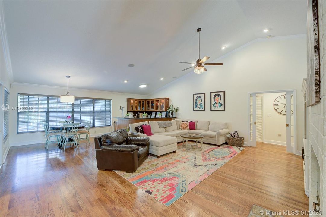 Recently Sold: $949,000 (5 beds, 4 baths, 4552 Square Feet)