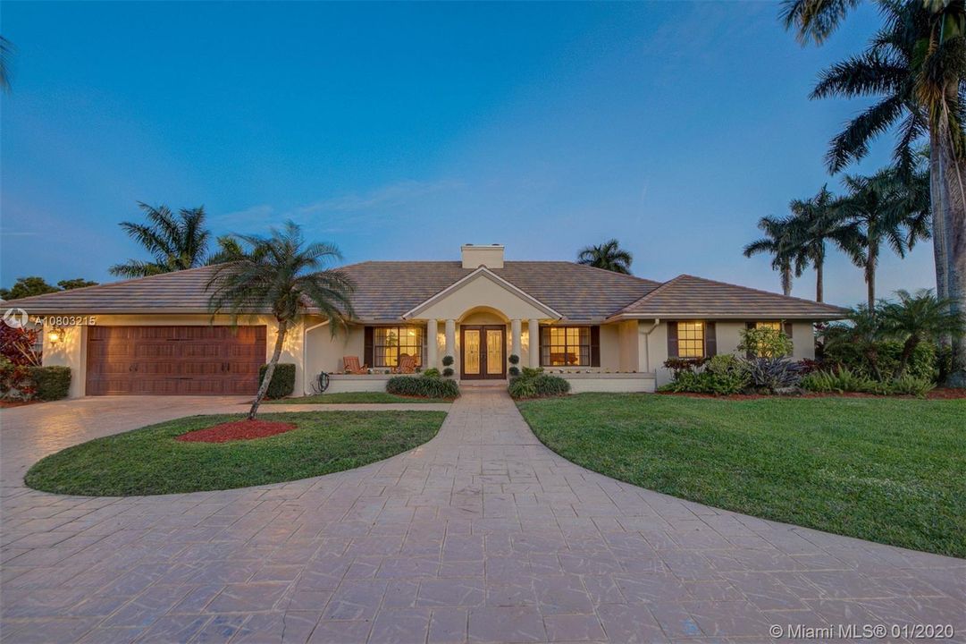 Recently Sold: $949,000 (5 beds, 4 baths, 4552 Square Feet)