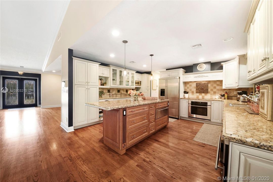 Recently Sold: $949,000 (5 beds, 4 baths, 4552 Square Feet)