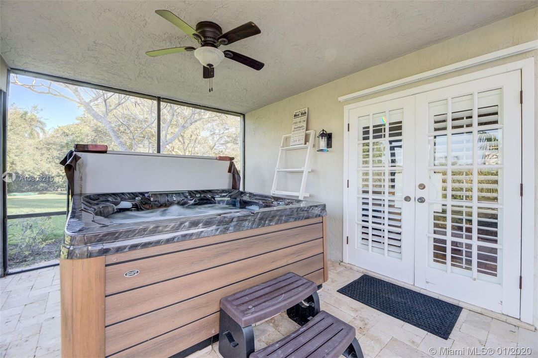 Recently Sold: $949,000 (5 beds, 4 baths, 4552 Square Feet)