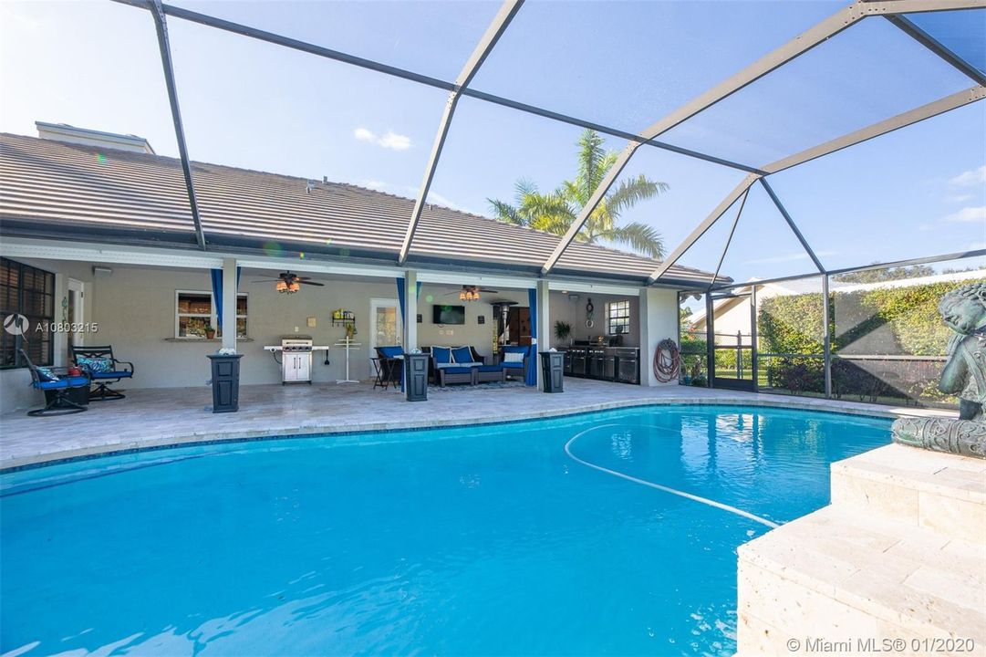 Recently Sold: $949,000 (5 beds, 4 baths, 4552 Square Feet)