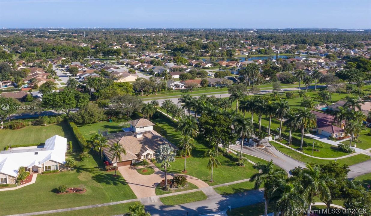 Recently Sold: $949,000 (5 beds, 4 baths, 4552 Square Feet)