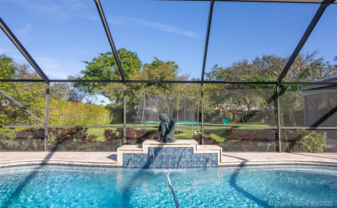 Recently Sold: $949,000 (5 beds, 4 baths, 4552 Square Feet)