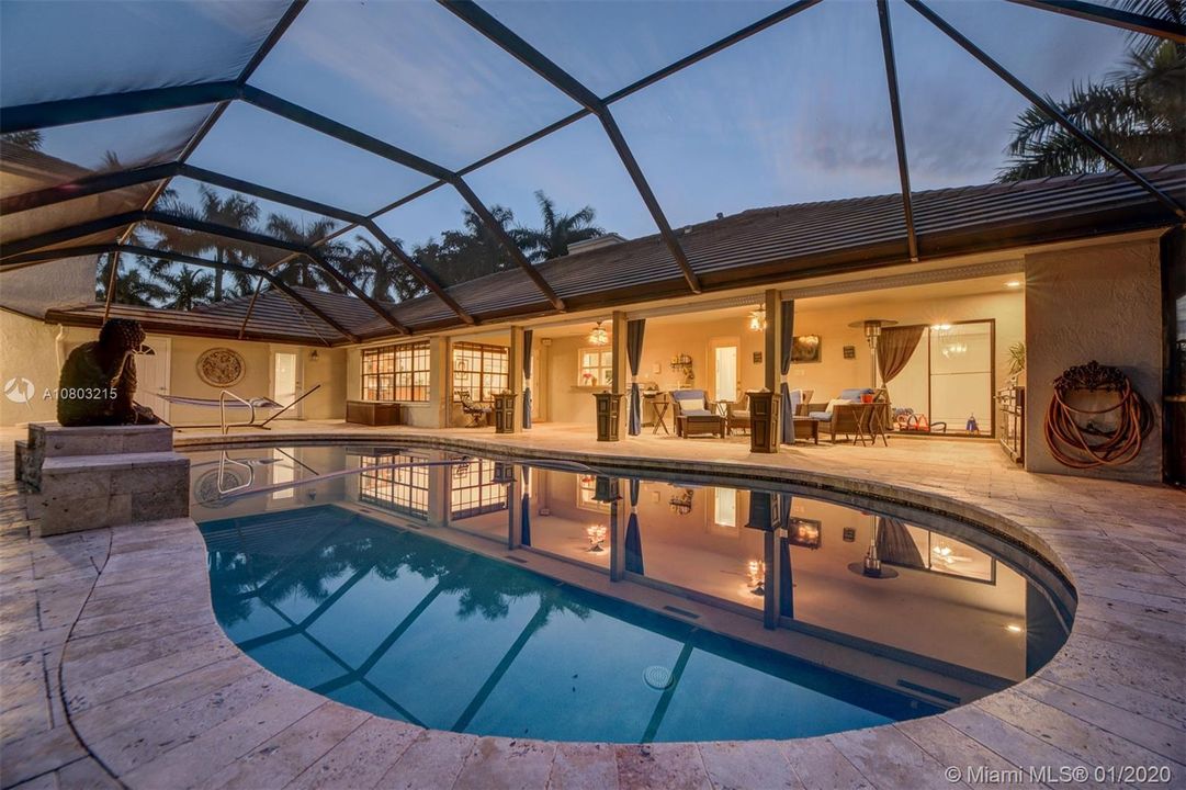 Recently Sold: $949,000 (5 beds, 4 baths, 4552 Square Feet)