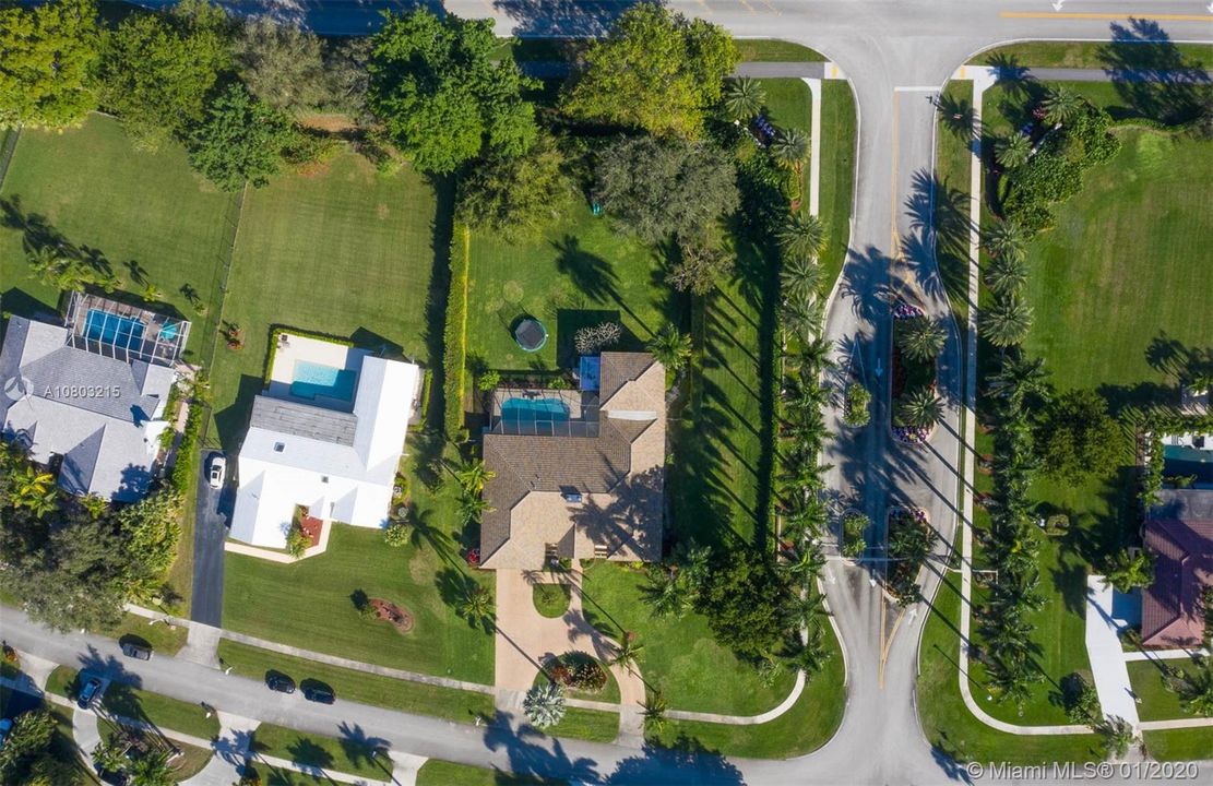 Recently Sold: $949,000 (5 beds, 4 baths, 4552 Square Feet)