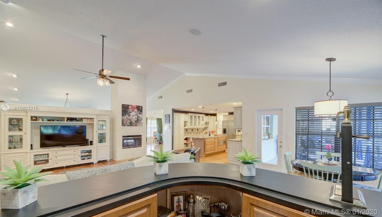 Recently Sold: $949,000 (5 beds, 4 baths, 4552 Square Feet)