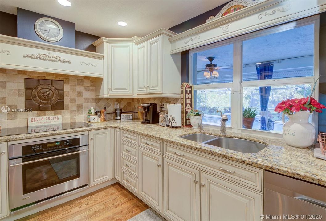 Recently Sold: $949,000 (5 beds, 4 baths, 4552 Square Feet)