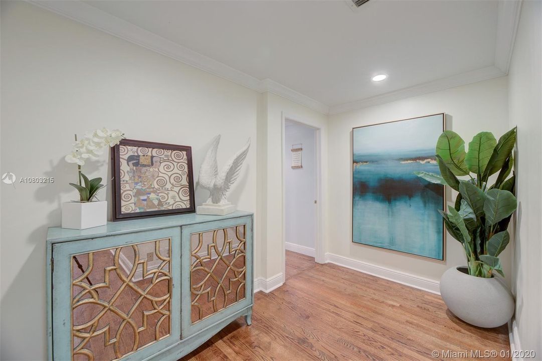 Recently Sold: $949,000 (5 beds, 4 baths, 4552 Square Feet)