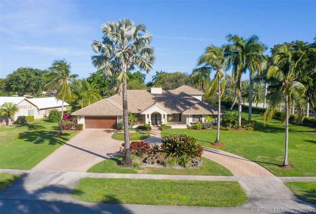 Recently Sold: $949,000 (5 beds, 4 baths, 4552 Square Feet)