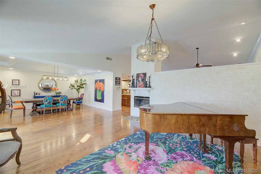 Recently Sold: $949,000 (5 beds, 4 baths, 4552 Square Feet)