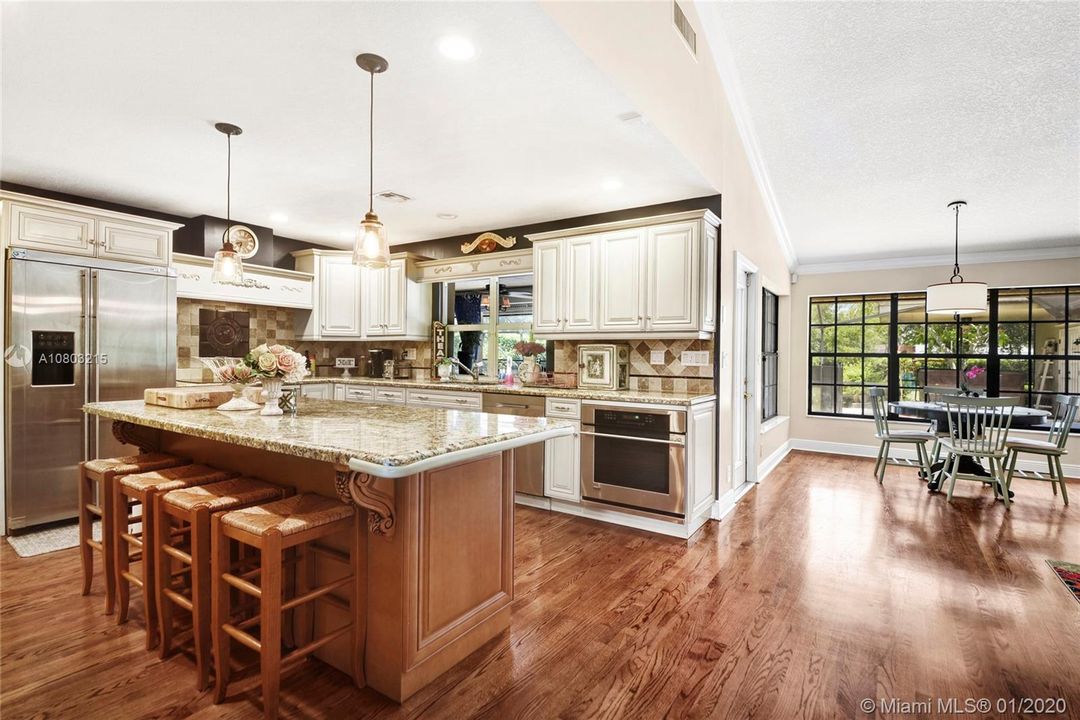 Recently Sold: $949,000 (5 beds, 4 baths, 4552 Square Feet)