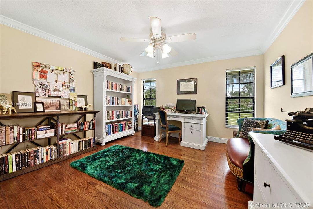 Recently Sold: $949,000 (5 beds, 4 baths, 4552 Square Feet)