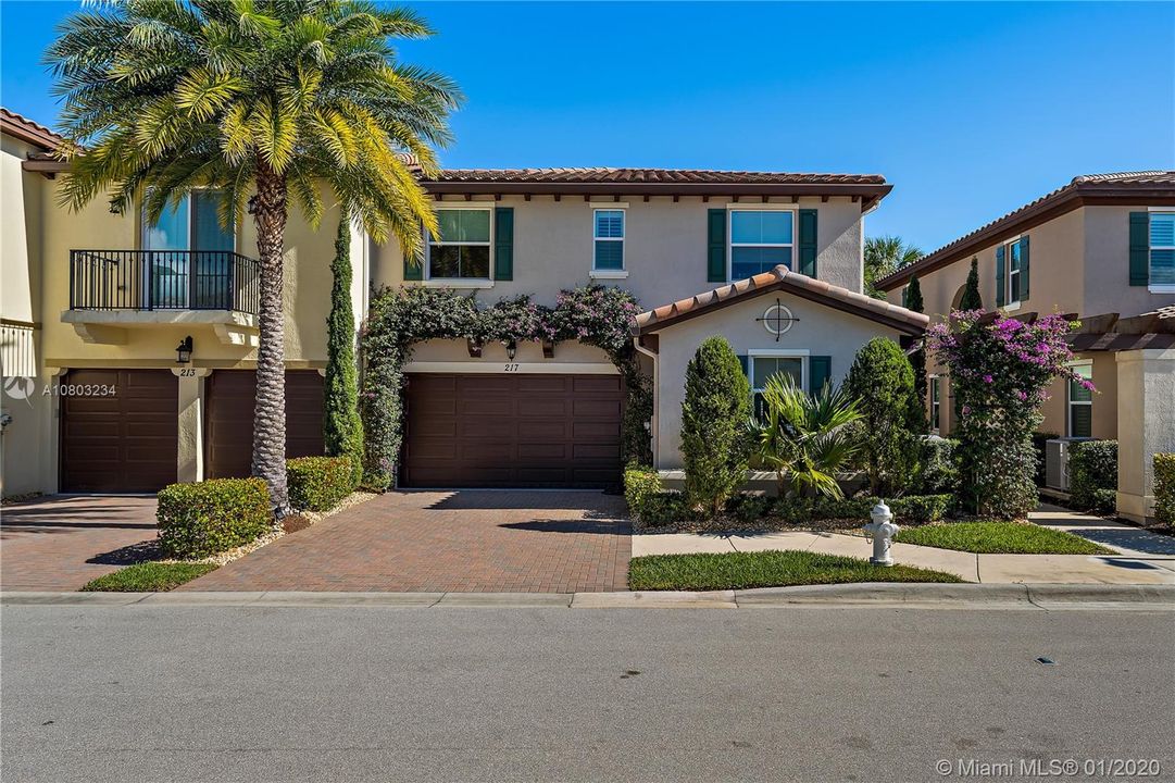 Recently Sold: $614,900 (4 beds, 3 baths, 2319 Square Feet)