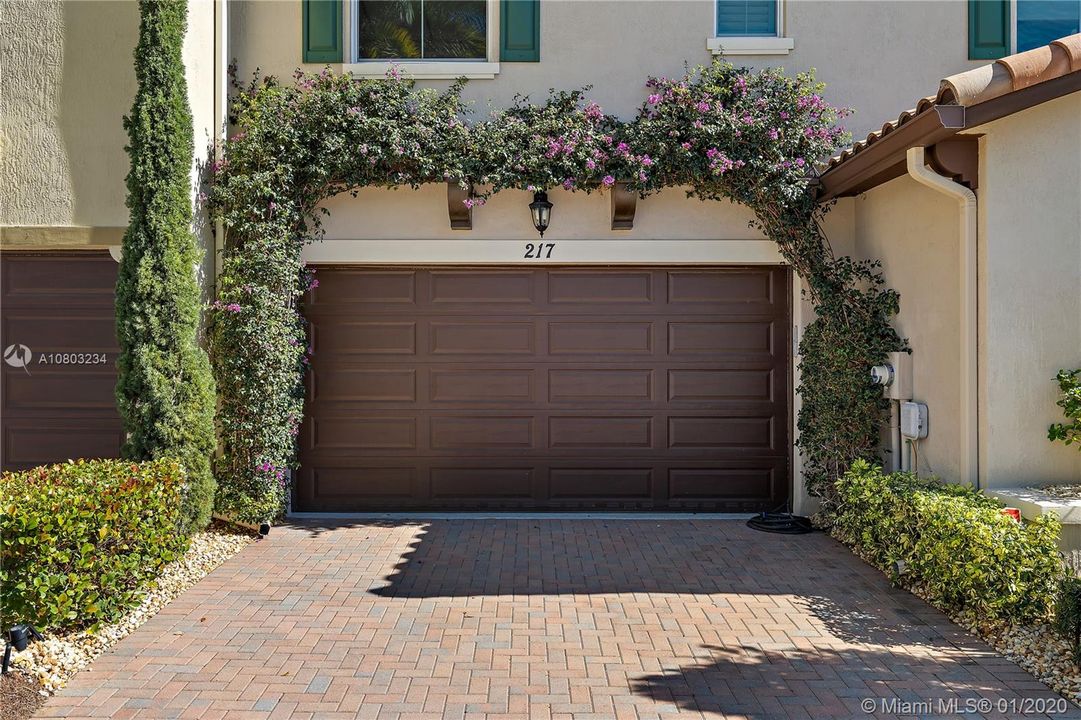 Recently Sold: $614,900 (4 beds, 3 baths, 2319 Square Feet)