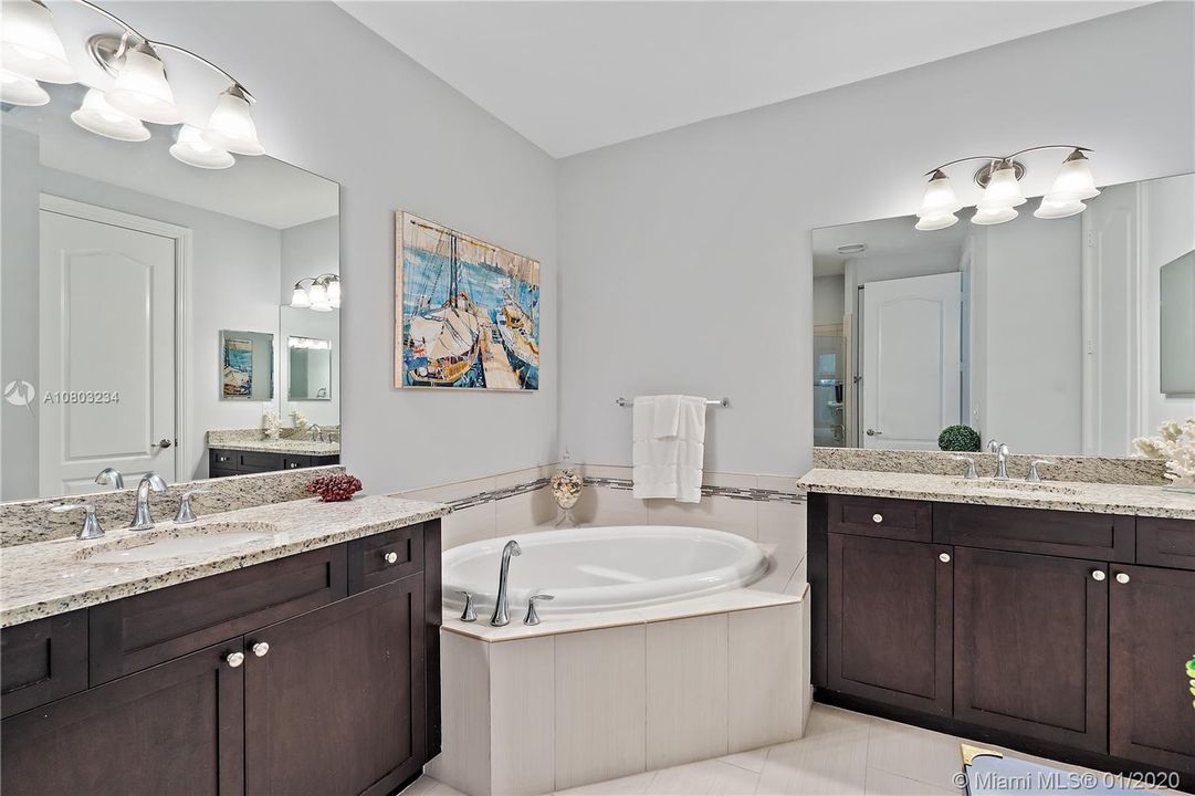 1st floor master bathroom