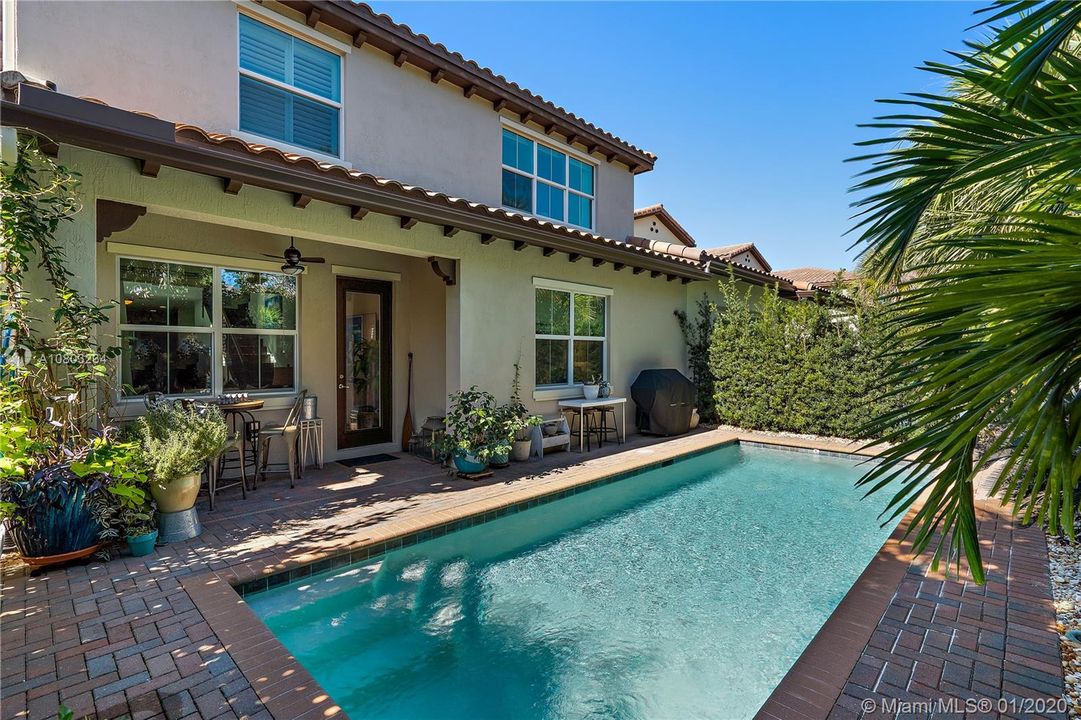 Recently Sold: $614,900 (4 beds, 3 baths, 2319 Square Feet)