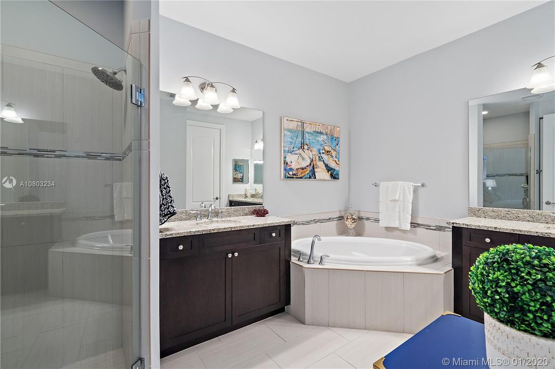 1st floor master bathroom