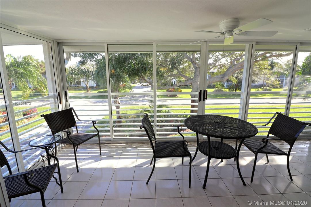 Screened/glass lanai with tile flooring