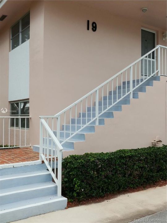 Exterior photo End Unit at top of stairs